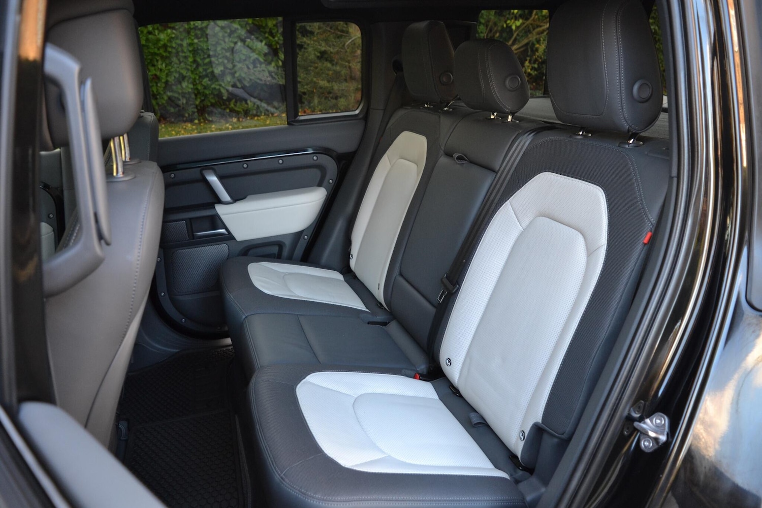 Used Land Rover Defender 110 2023 for sale - 76752771: Photo 25