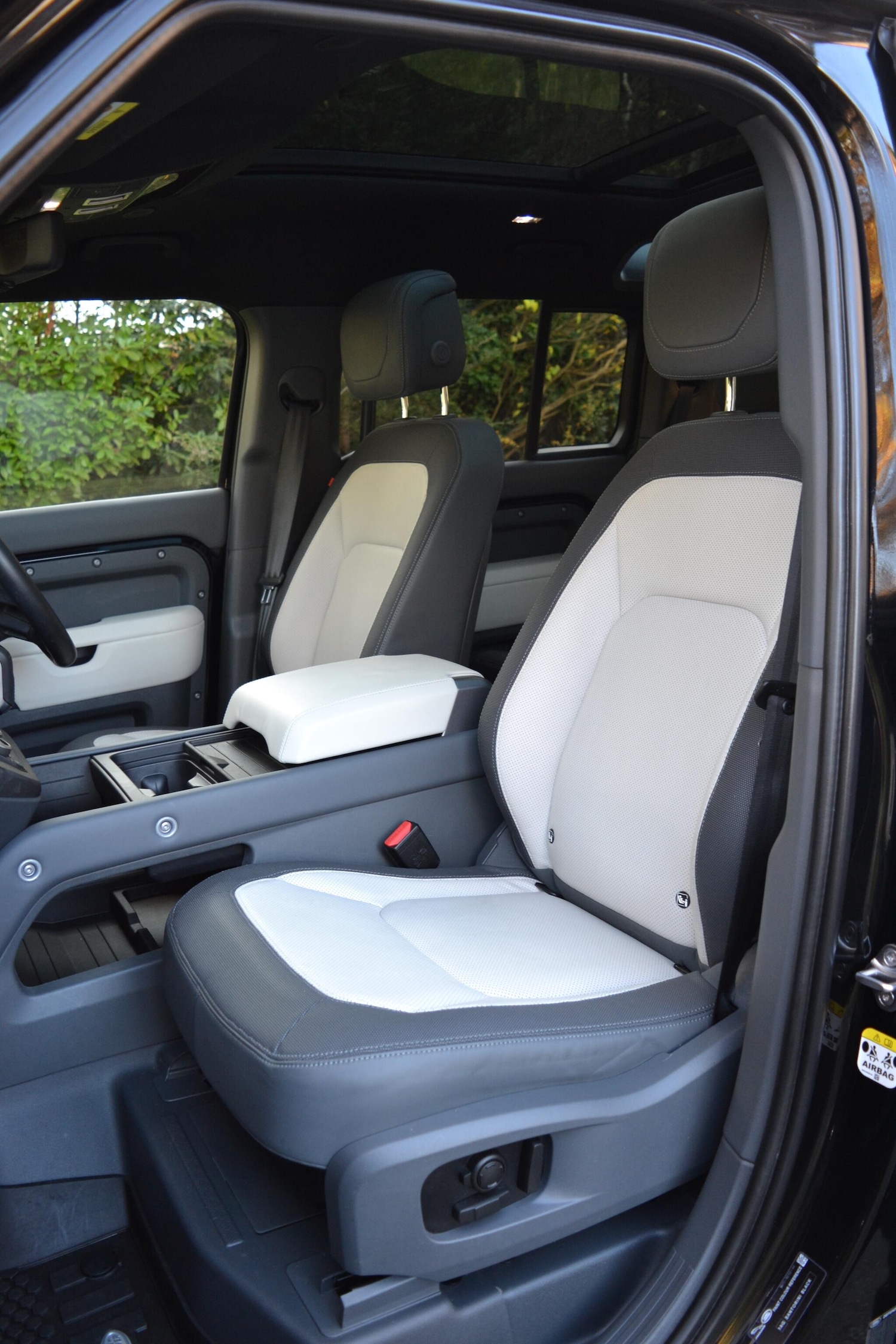 Used Land Rover Defender 110 2023 for sale - 76752771: Photo 30