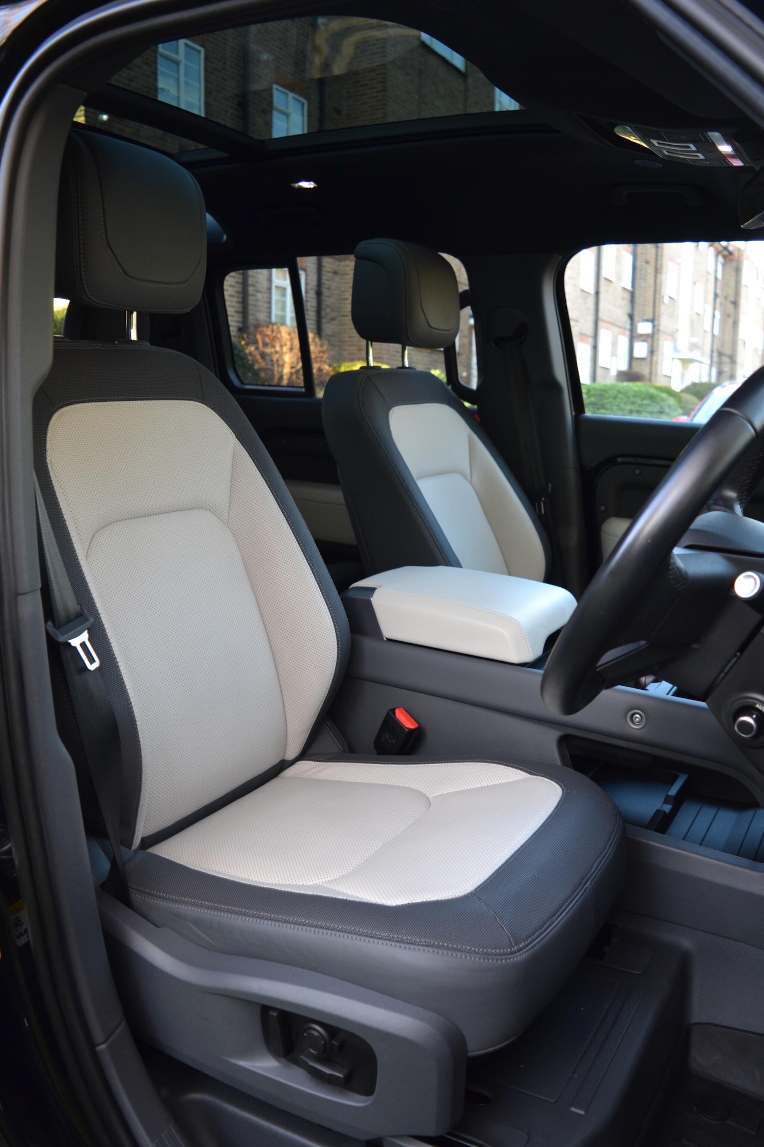 Used Land Rover Defender 110 2023 for sale - 76752771: Photo 37