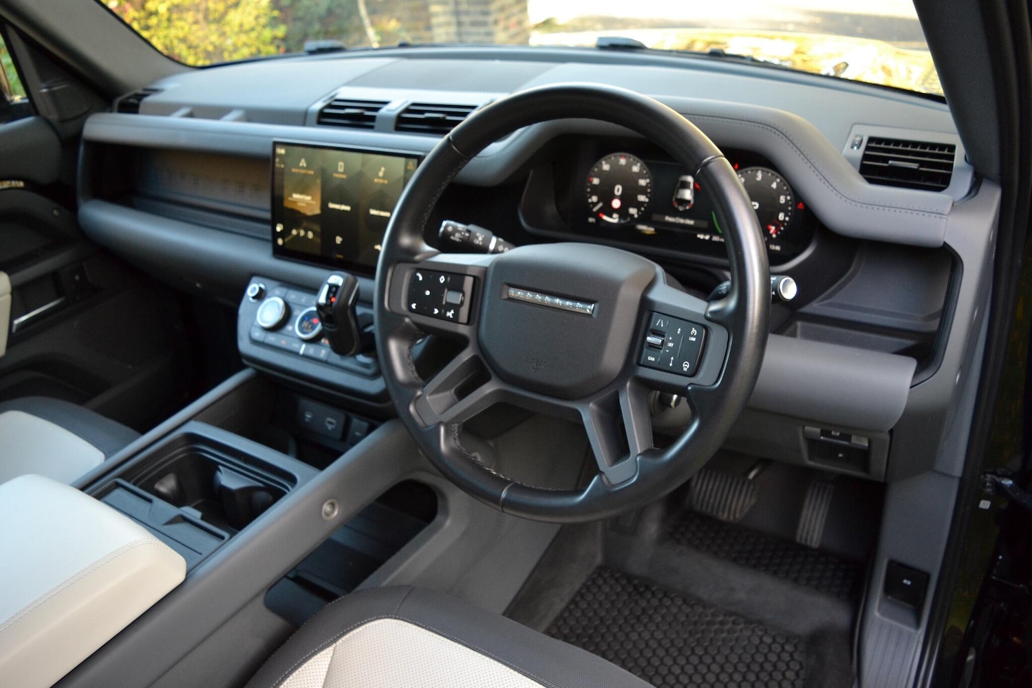 Used Land Rover Defender 110 2023 for sale - 76752771: Photo 5