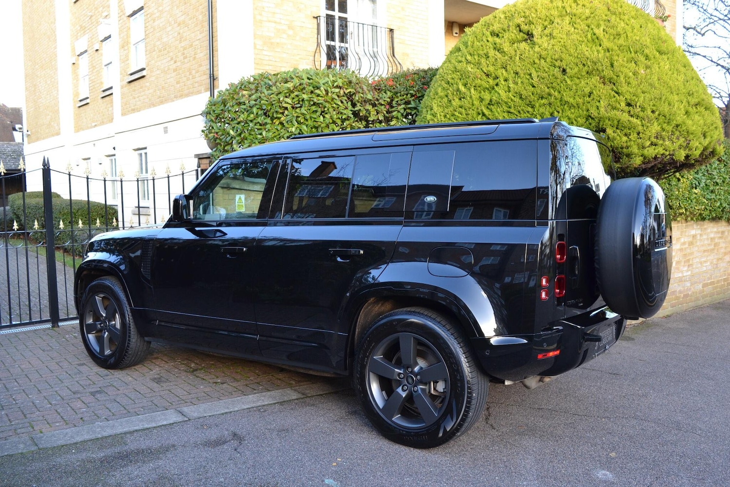 Used Land Rover Defender 110 2023 for sale - 76752771: Photo 51