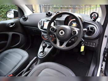 Used smart fortwo 2019 for sale - 77377556: Photo