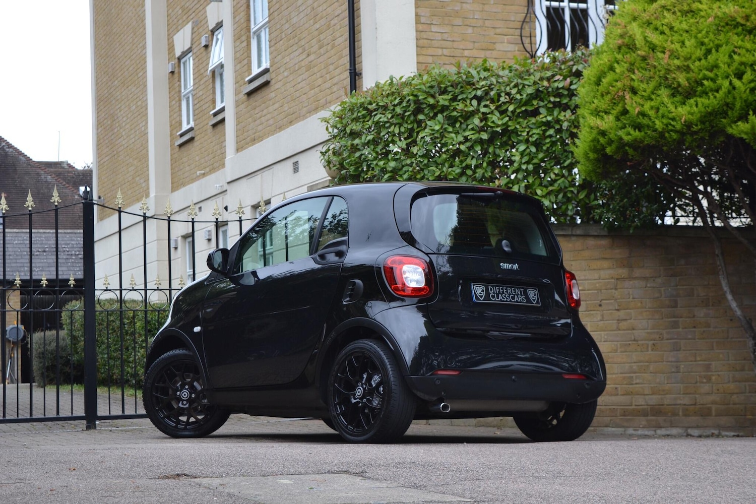 Used smart fortwo 2017 for sale - 76926401: Photo 2