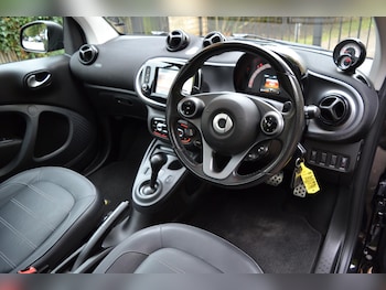 Used smart fortwo 2017 for sale - 76926401: Photo
