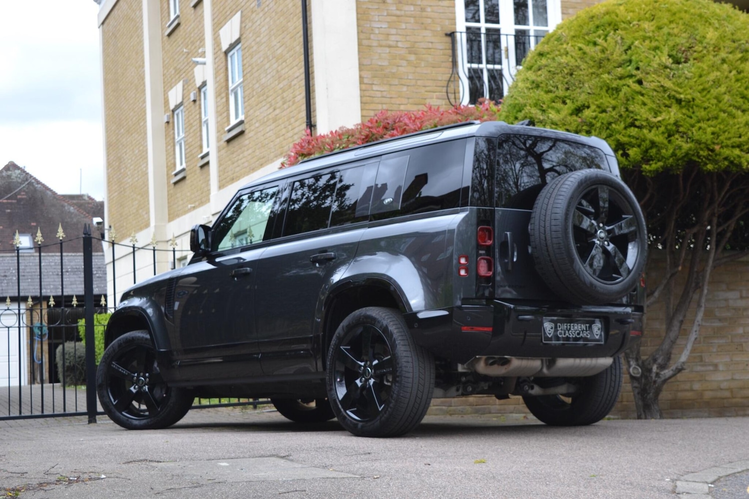 Used Land Rover Defender 2022 for sale - 77574894: Photo 2