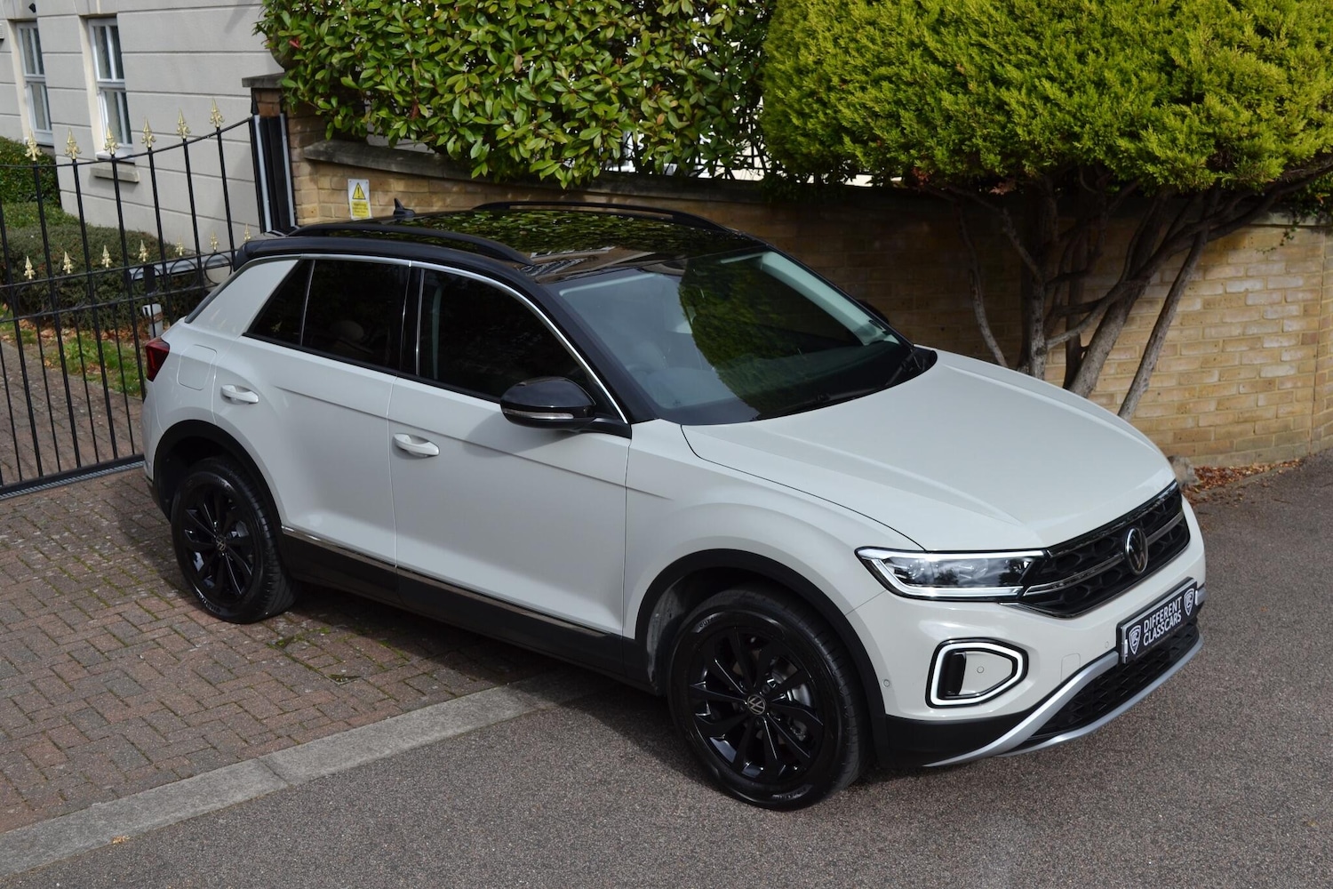 Used Volkswagen T-Roc 2023 for sale - 76377445: Photo 14