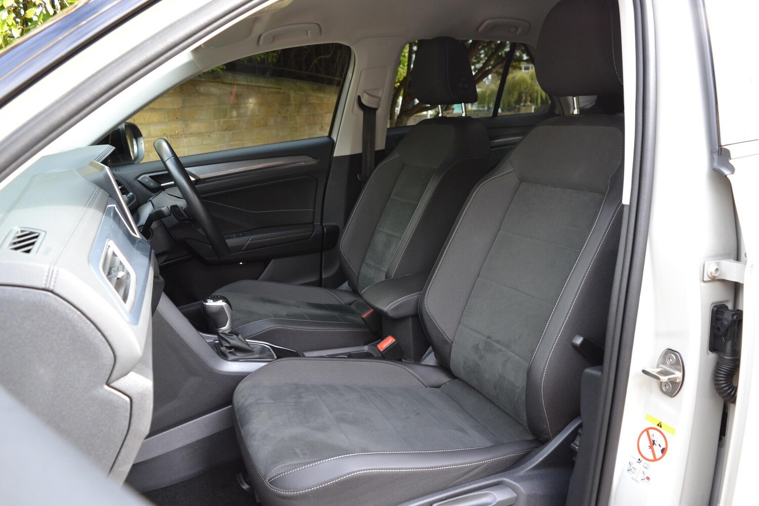 Used Volkswagen T-Roc 2023 for sale - 76377445: Photo 15