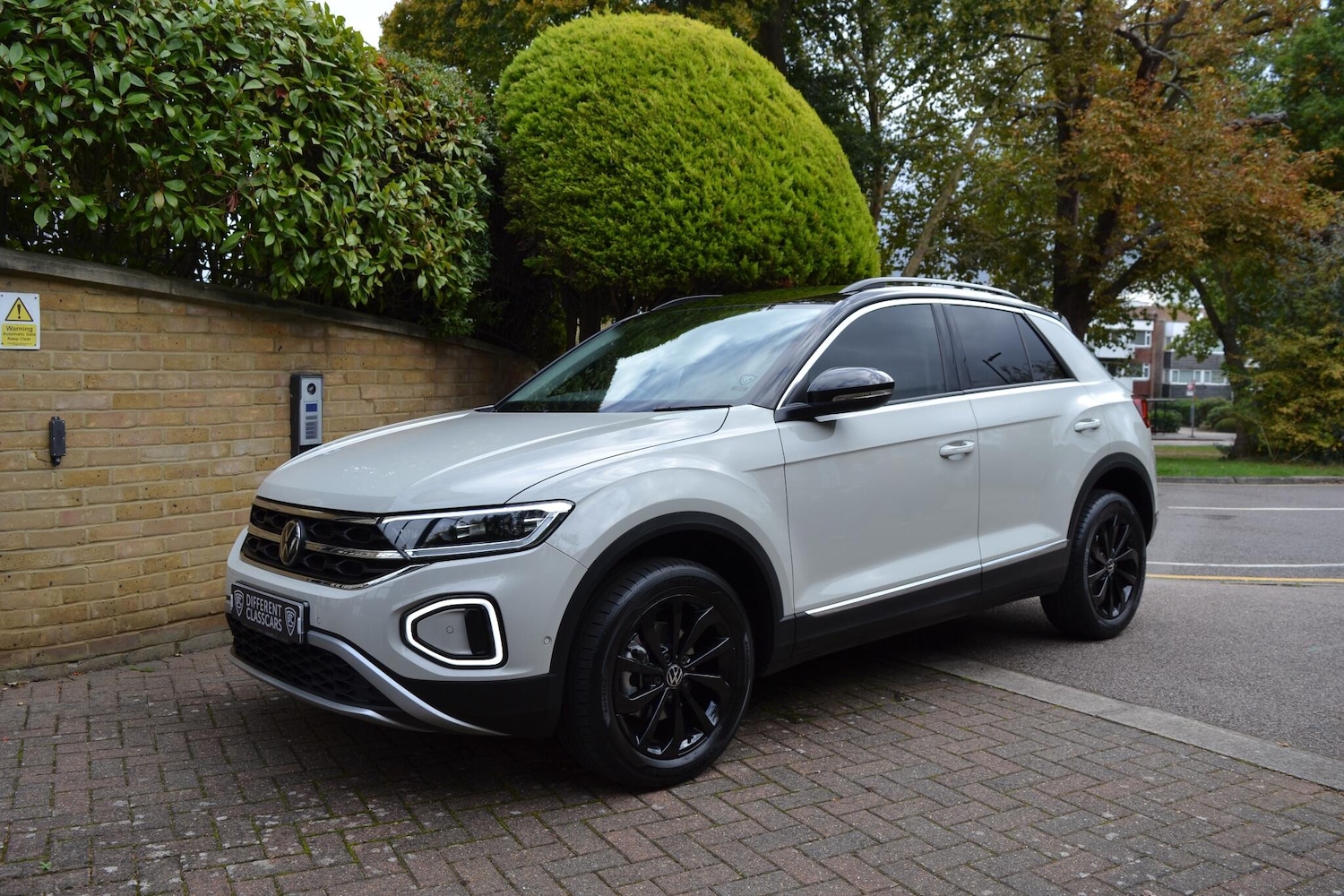 Used Volkswagen T-Roc 2023 for sale - 76377445: Photo 17