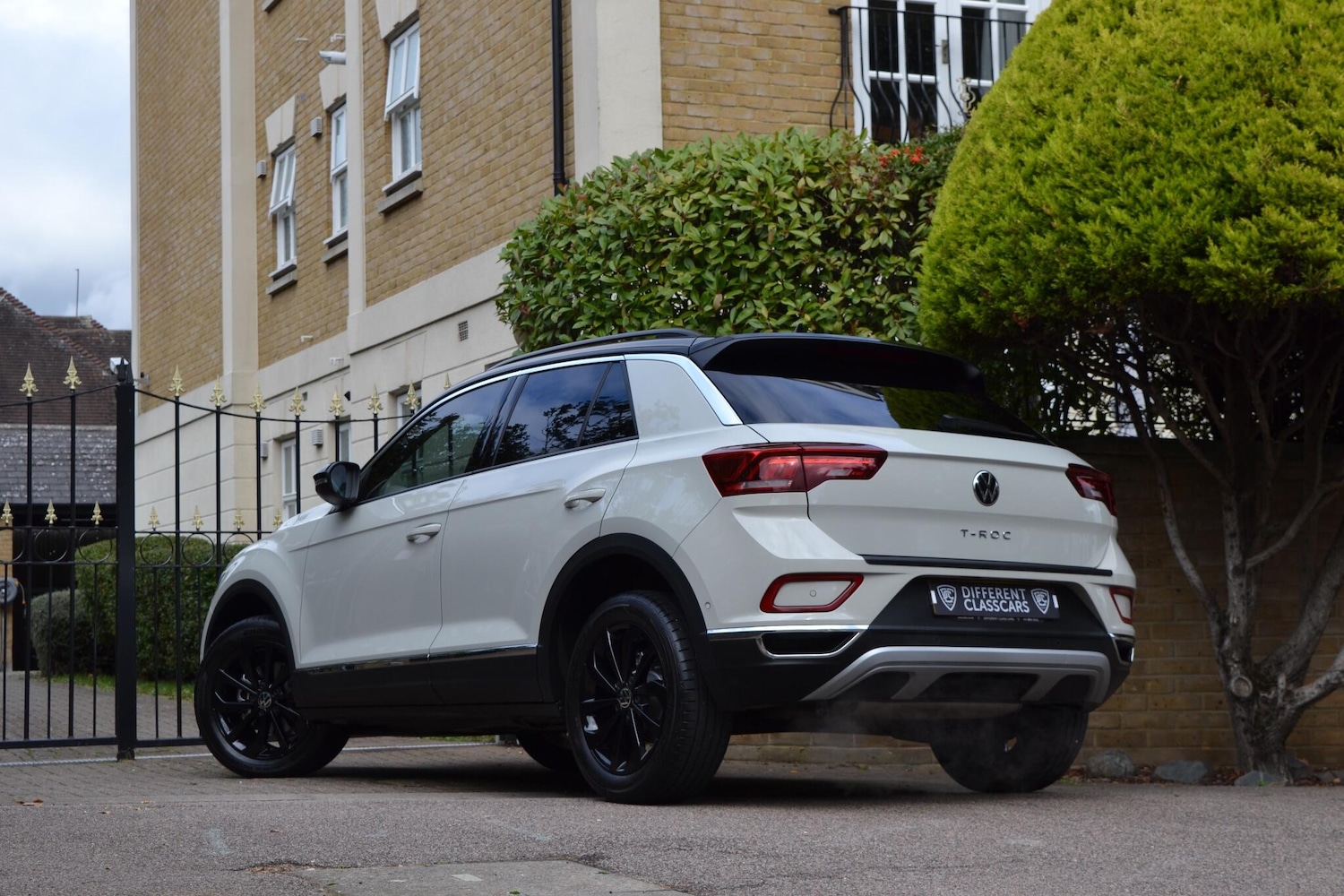 Used Volkswagen T-Roc 2023 for sale - 76377445: Photo 2
