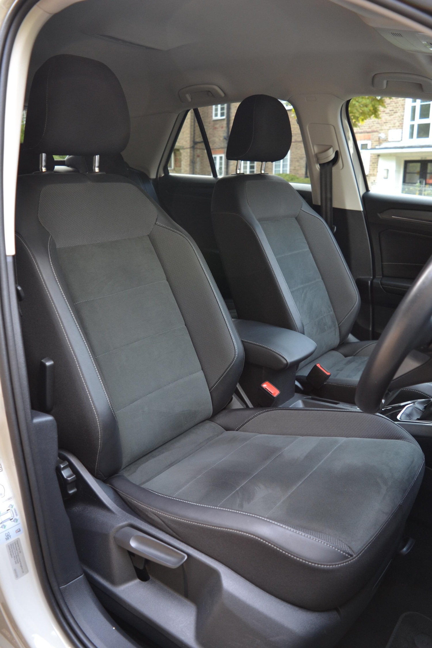 Used Volkswagen T-Roc 2023 for sale - 76377445: Photo 44