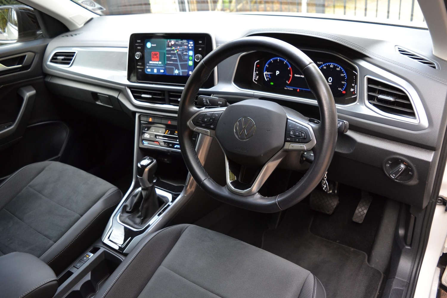 Used Volkswagen T-Roc 2023 for sale - 76377445: Photo 6