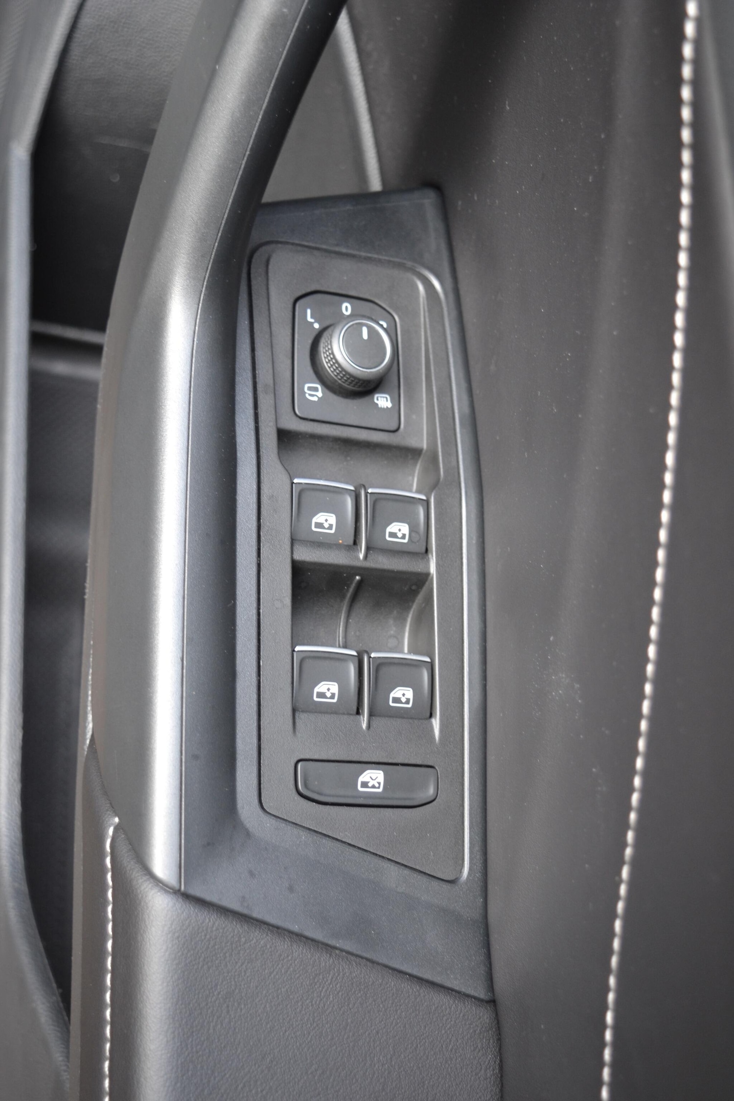 Used Volkswagen T-Roc 2023 for sale - 76377445: Photo 8