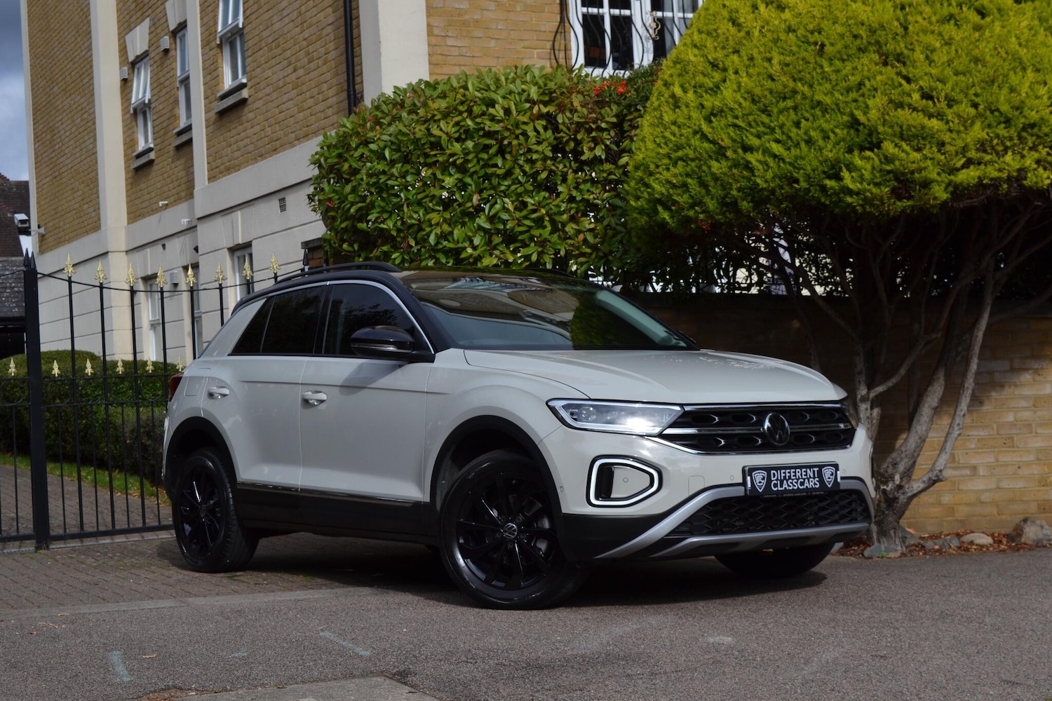 Used Volkswagen T-Roc 2023 for sale - 76377445: Photo 9