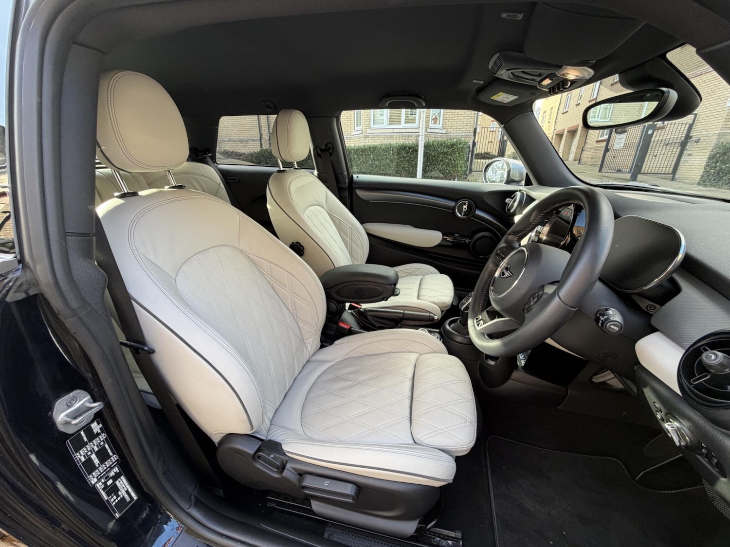 Used Land Rover Defender 2021 for sale - 77387047: Photo 11