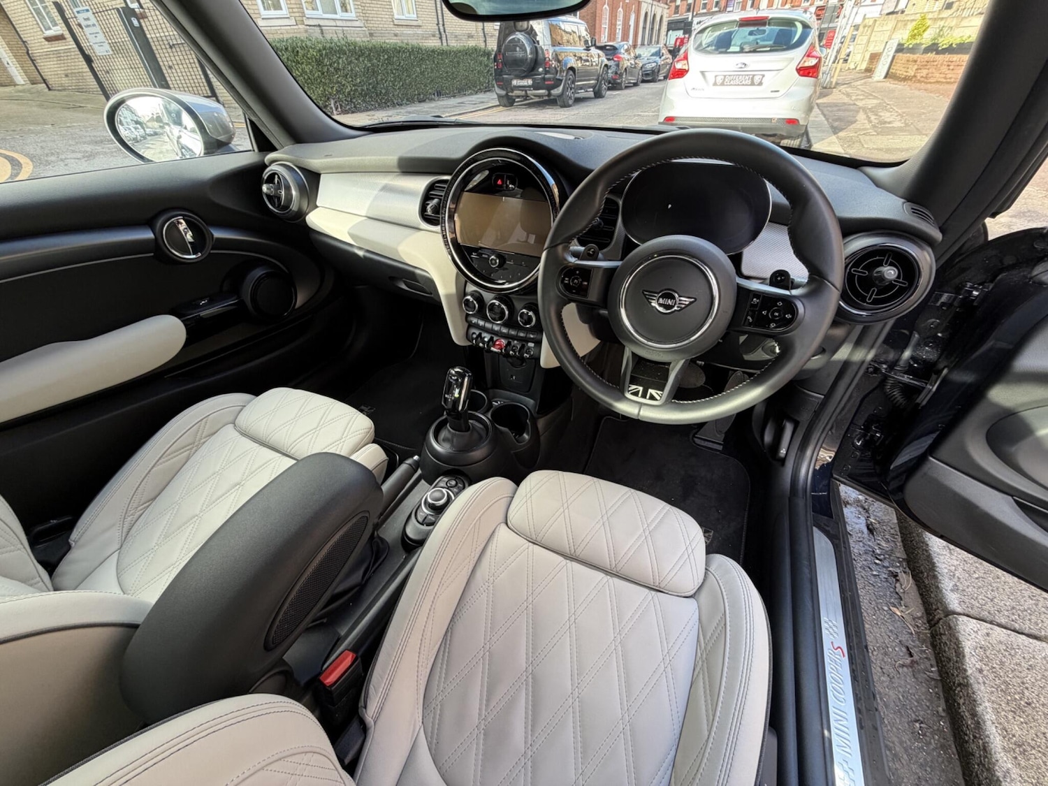 Used Land Rover Defender 2021 for sale - 77387047: Photo 6