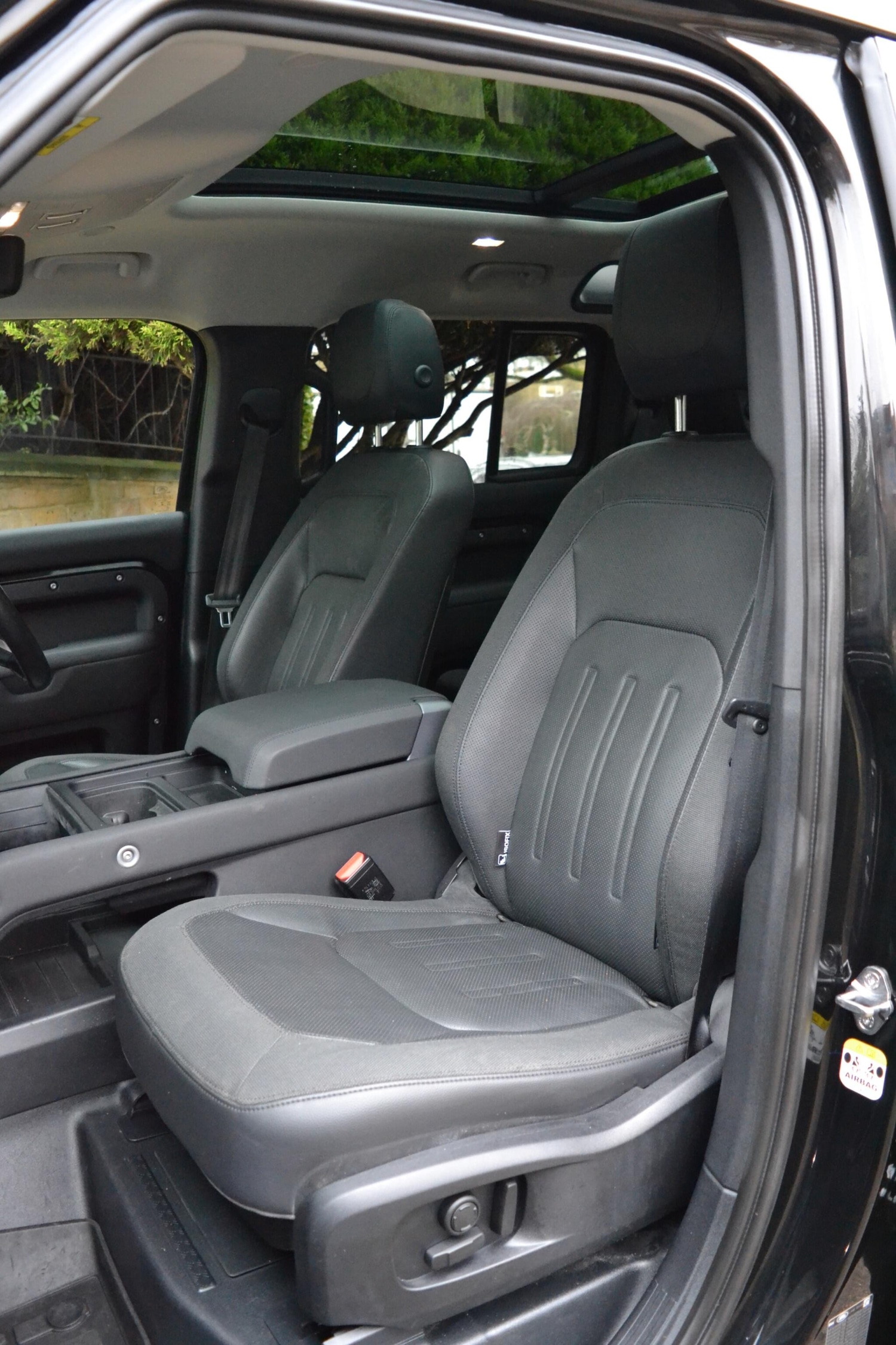 Used Land Rover Defender 110 2020 for sale - 77238381: Photo 24