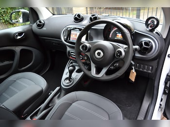 Used smart fortwo 2018 for sale - 76457314: Photo