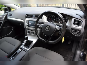 Used Volkswagen Golf 2017 for sale - 78516765: Photo