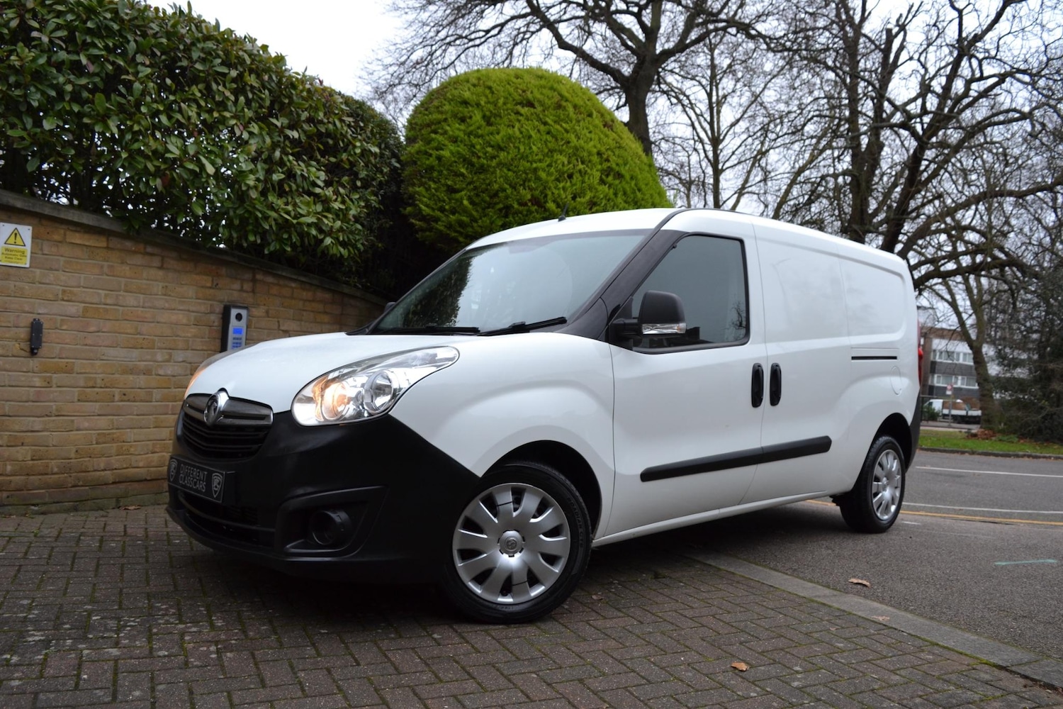 Used Vauxhall Combo 2017 for sale - 76377315: Photo 1