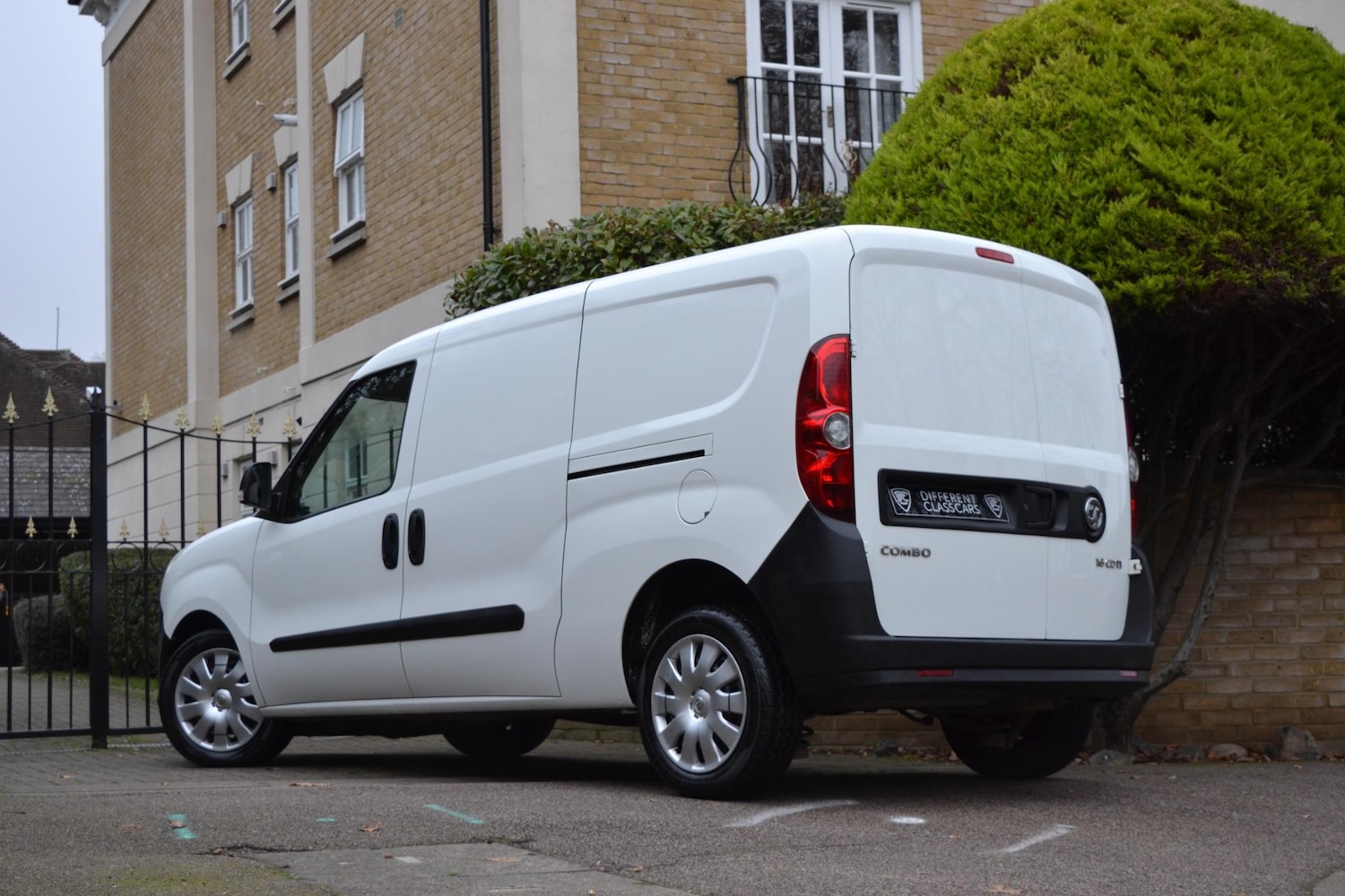 Used Vauxhall Combo 2017 for sale - 76377315: Photo 2