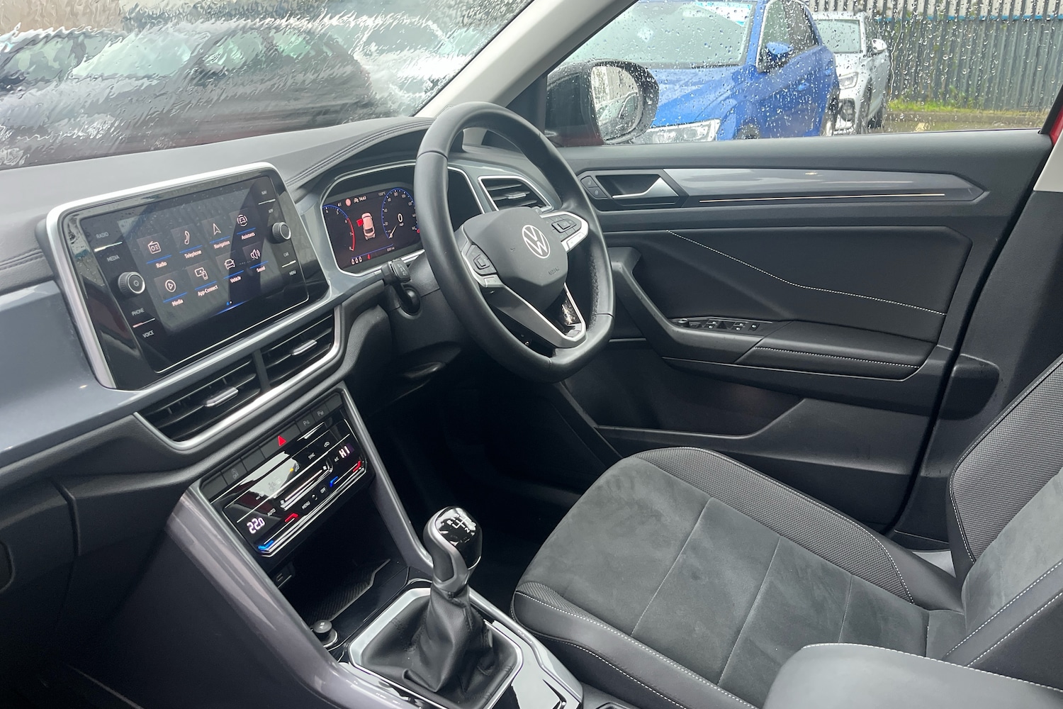 Used Volkswagen T-Roc 2022 for sale - 76674030: Photo 2