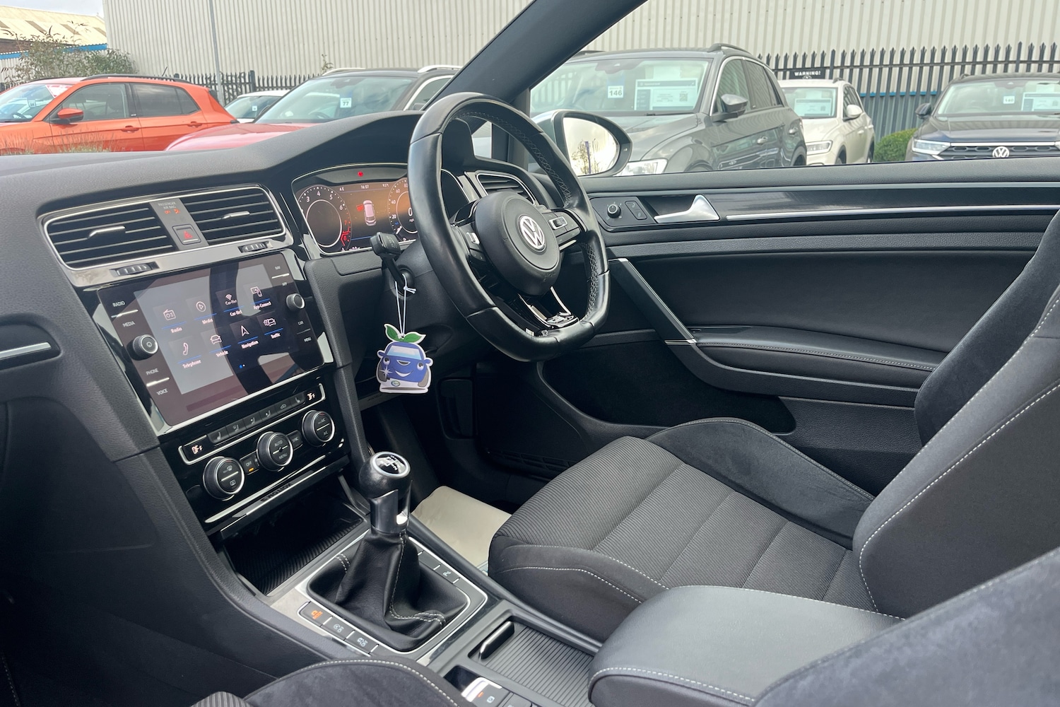 Used Volkswagen Golf 2018 for sale - 76673503: Photo 2