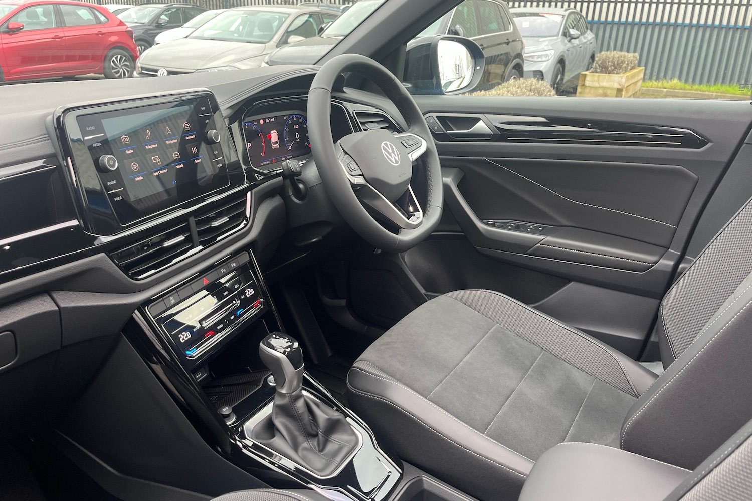 Used Volkswagen T-Roc 2025 for sale - 77968346: Photo 2