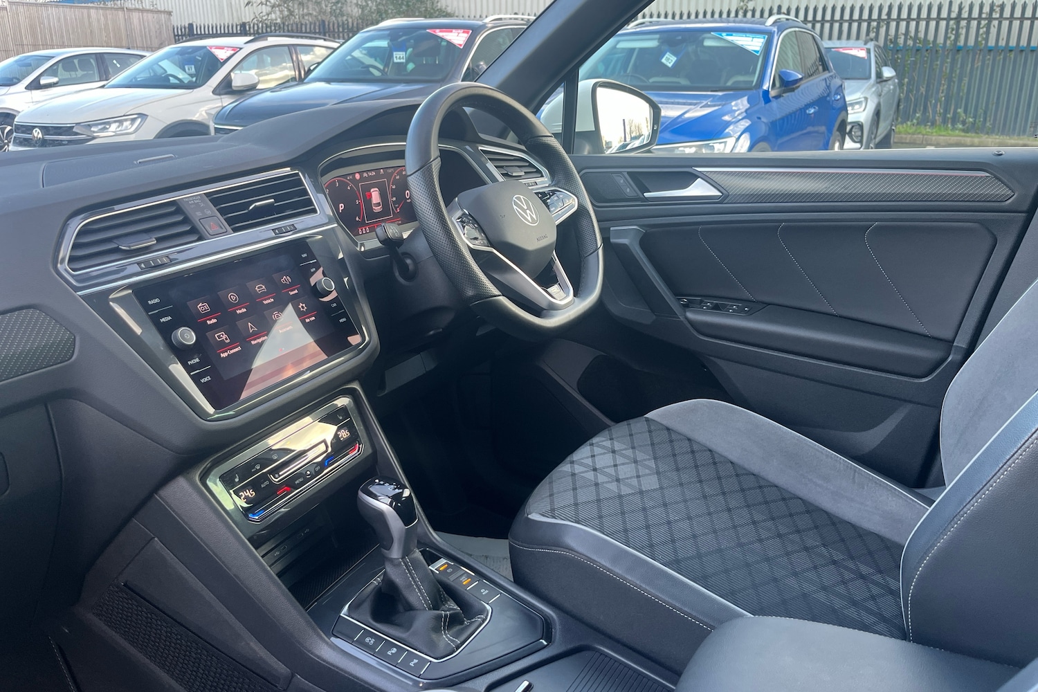 Used Volkswagen Tiguan 2023 for sale - 76676227: Photo 2