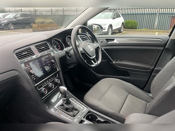 Used Volkswagen Golf 2017 for sale - 76977580: Photo