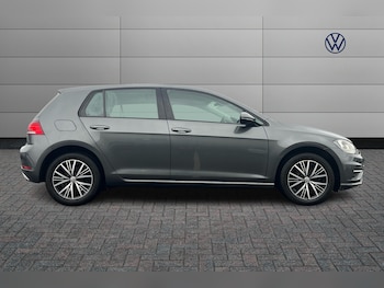 Used Volkswagen Golf 2017 for sale - 76977580: Photo