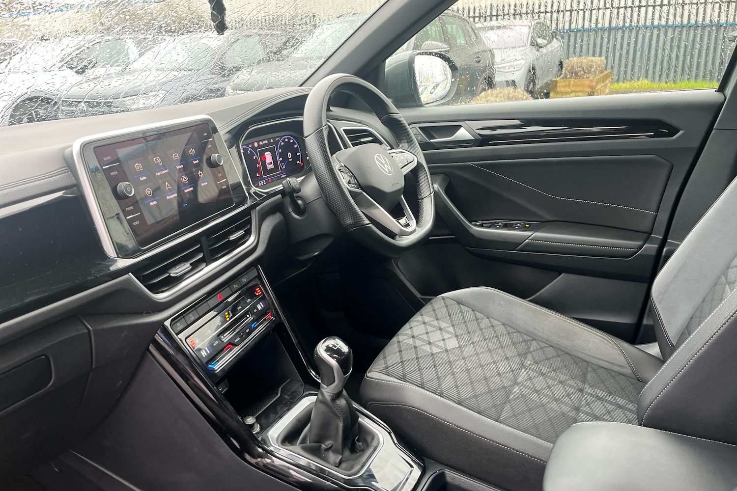 Used Volkswagen T-Roc 2023 for sale - 77505784: Photo 2