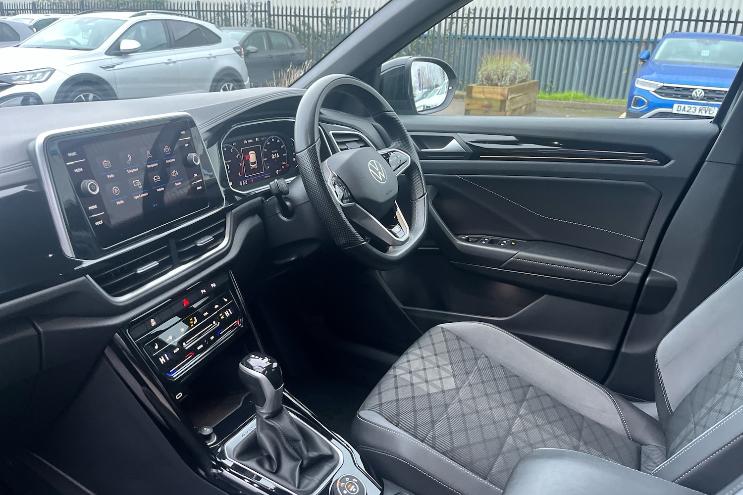 Used Volkswagen T-Roc 2022 for sale - 77972307: Photo 2