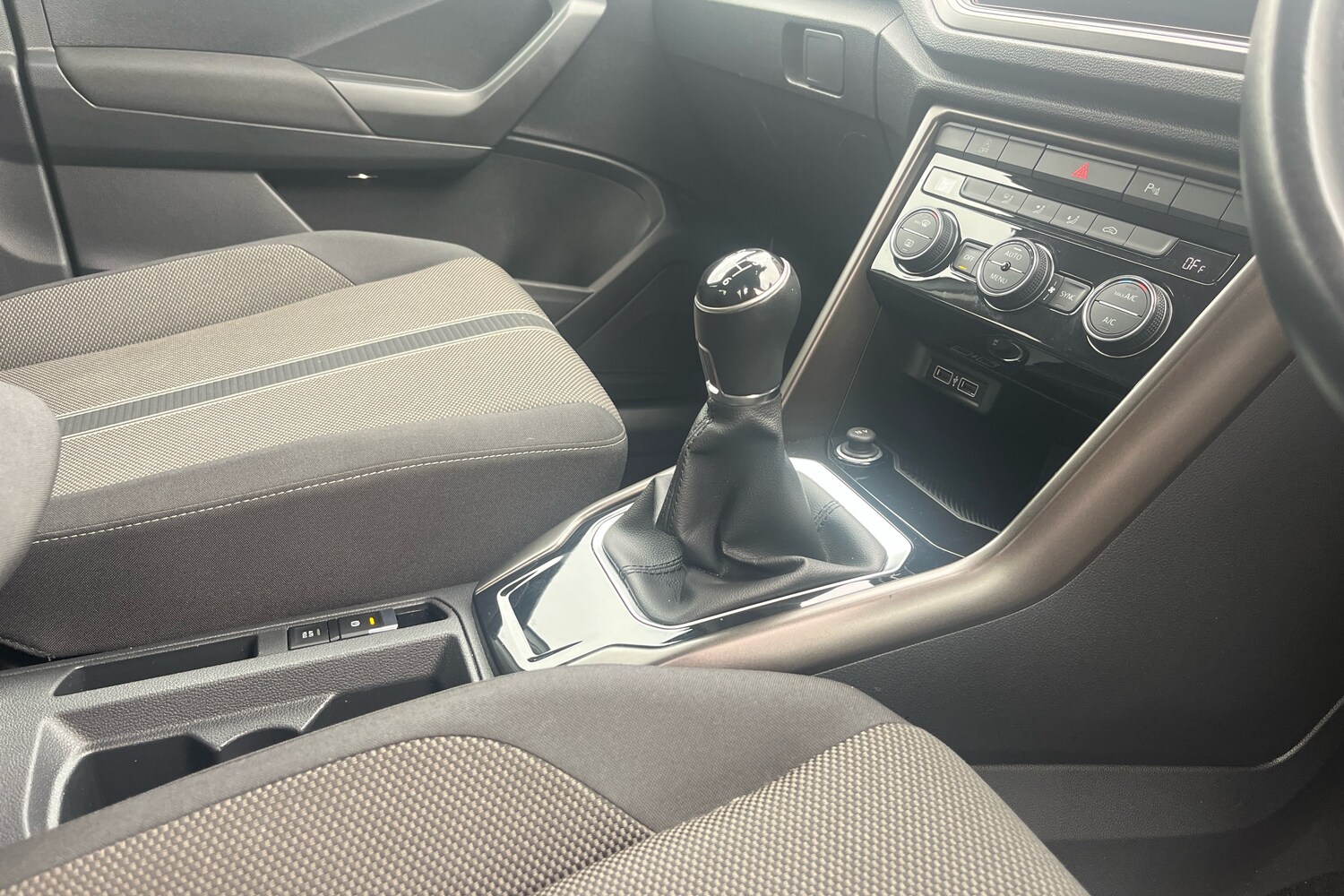 Used Volkswagen T-Roc 2019 for sale - 76673845: Photo 10