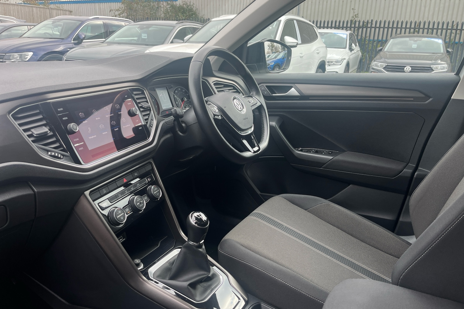 Used Volkswagen T-Roc 2019 for sale - 76673845: Photo 2