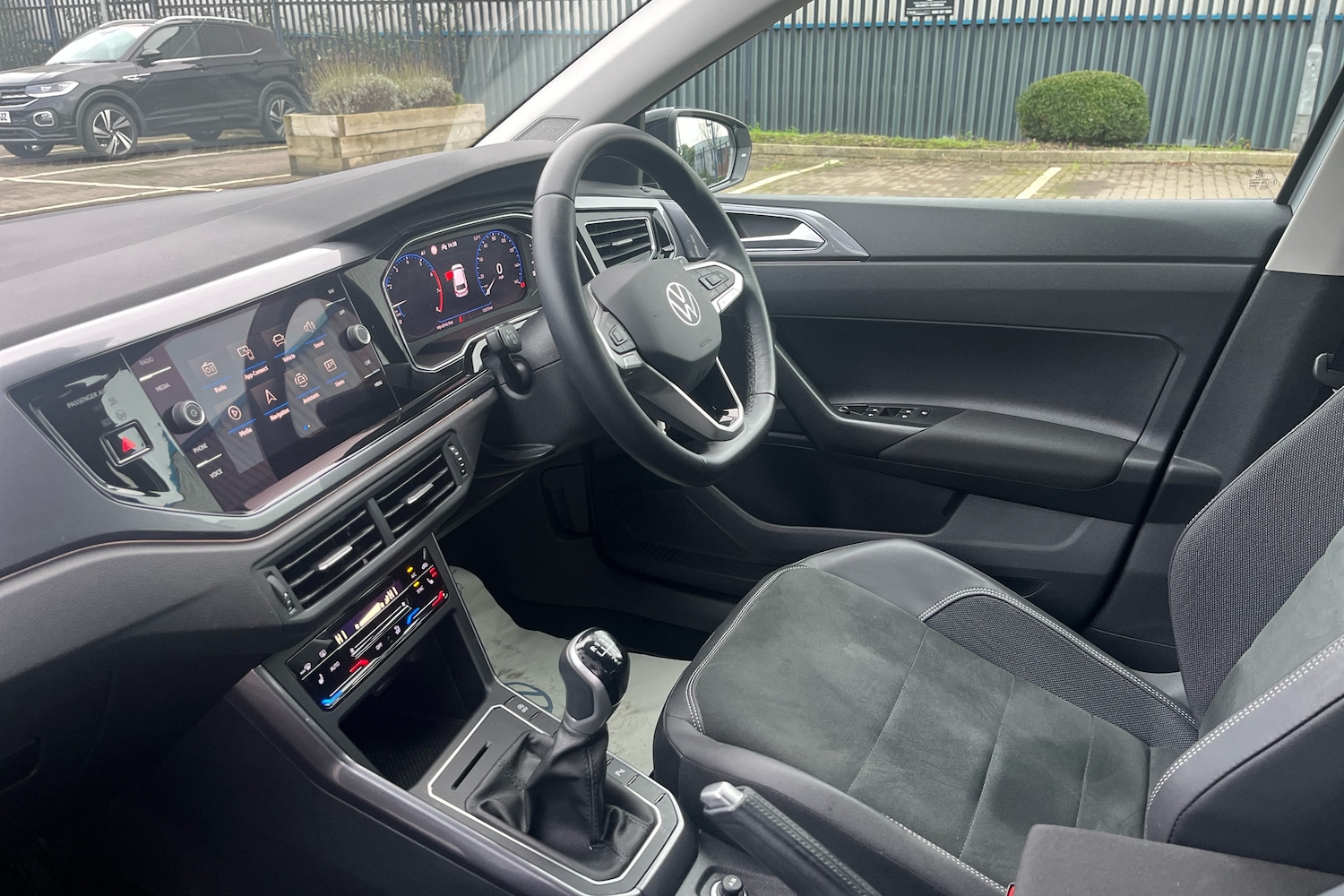 Used Volkswagen Polo 2023 for sale - 76744881: Photo 2