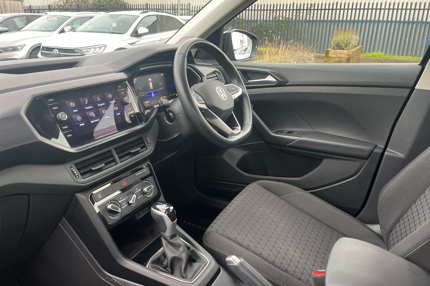 Used Volkswagen T-Cross 2022 for sale - 76674422: Photo 2