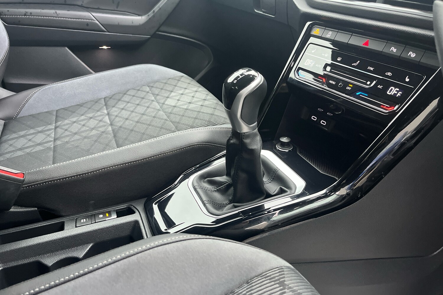 Used Volkswagen T-Roc 2022 for sale - 77841077: Photo 10