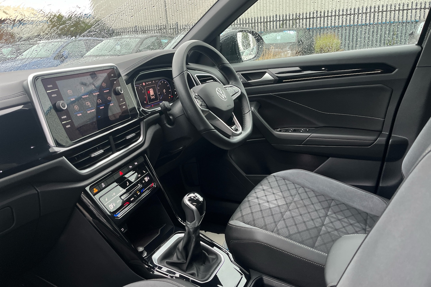 Used Volkswagen T-Roc 2022 for sale - 77841077: Photo 2