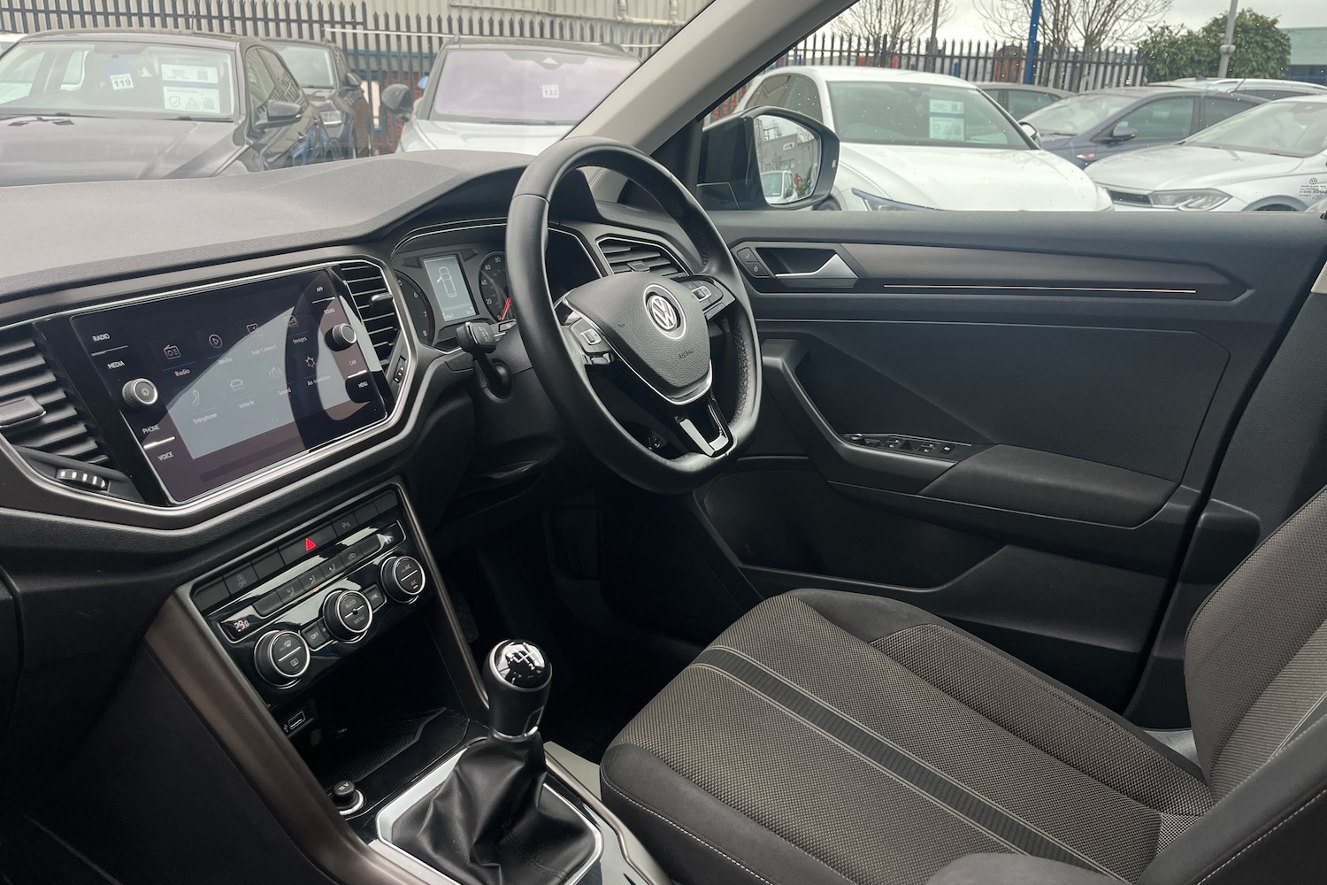 Used Volkswagen T-Roc 2018 for sale - 78198637: Photo 2