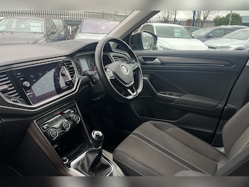 Used Volkswagen T-Roc 2018 for sale - 78198637: Photo