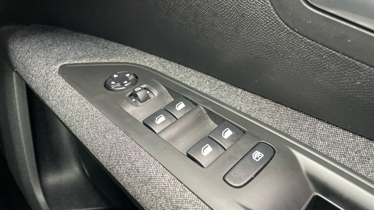 Used Peugeot 5008 2018 for sale - 77799668: Photo 22