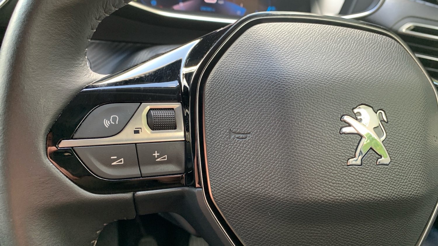 Used Peugeot 2008 2021 for sale - 75950508: Photo 23