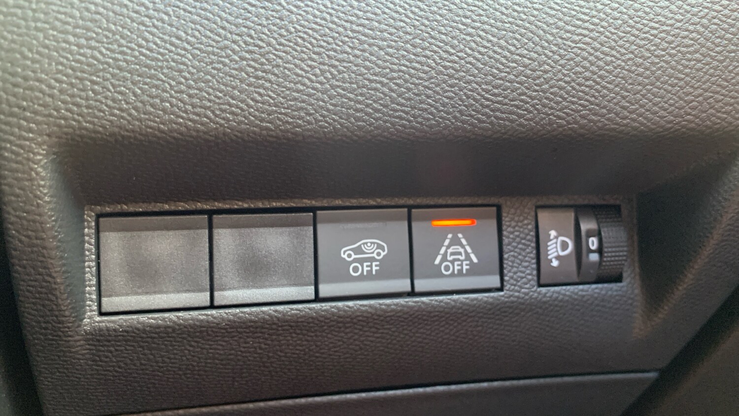 Used Peugeot 2008 2021 for sale - 75950508: Photo 34