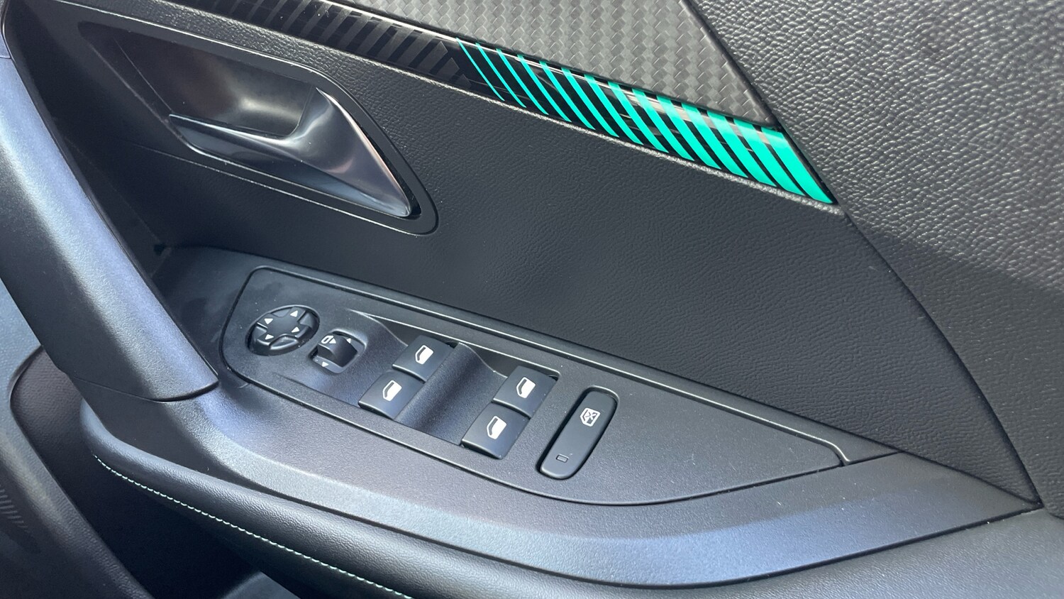 Used Peugeot 2008 2022 for sale - 76474381: Photo 22