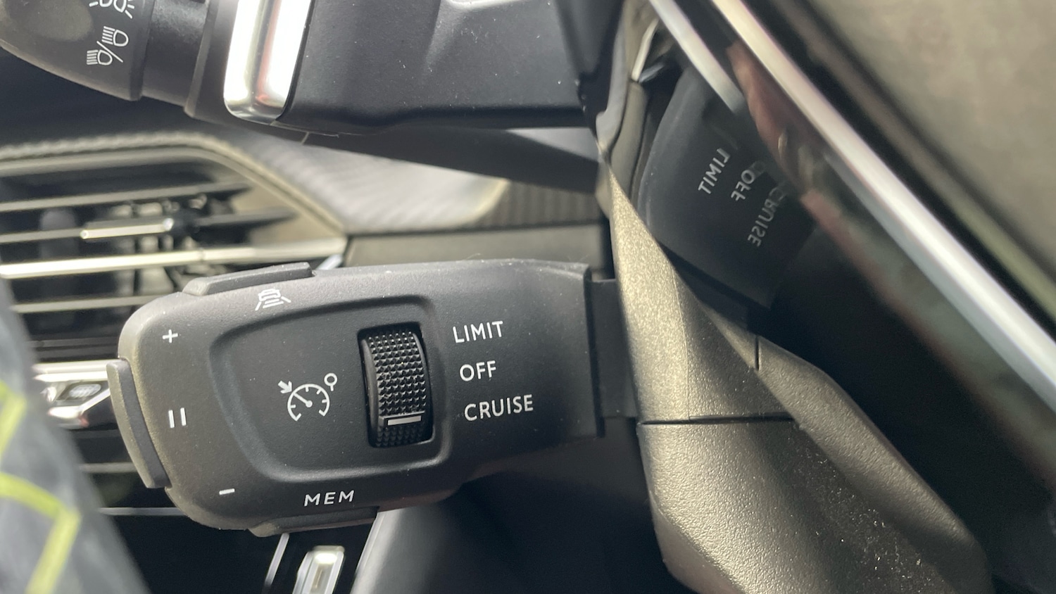 Used Peugeot 2008 2023 for sale - 77060544: Photo 41