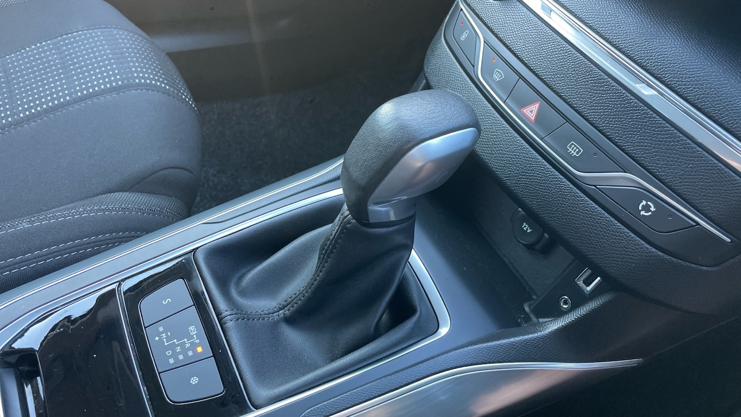 Used Peugeot 308 2016 for sale - 77098837: Photo 21