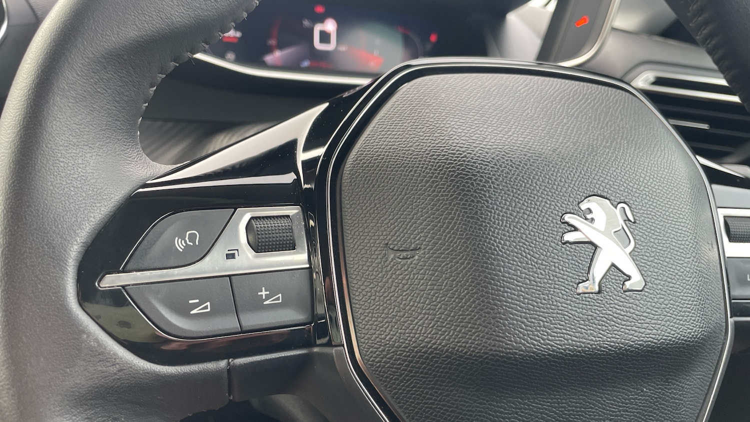 Used Peugeot 208 2023 for sale - 77067395: Photo 23