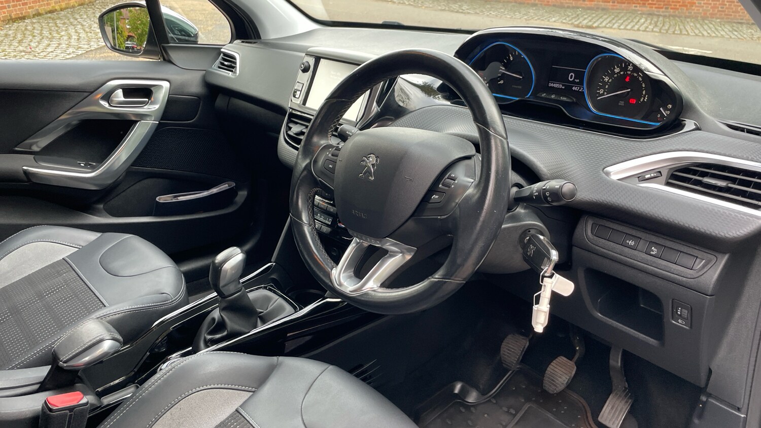 Used Peugeot 2008 2016 for sale - 76338265: Photo 11