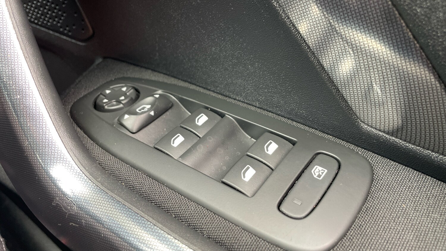 Used Peugeot 2008 2016 for sale - 76338265: Photo 22