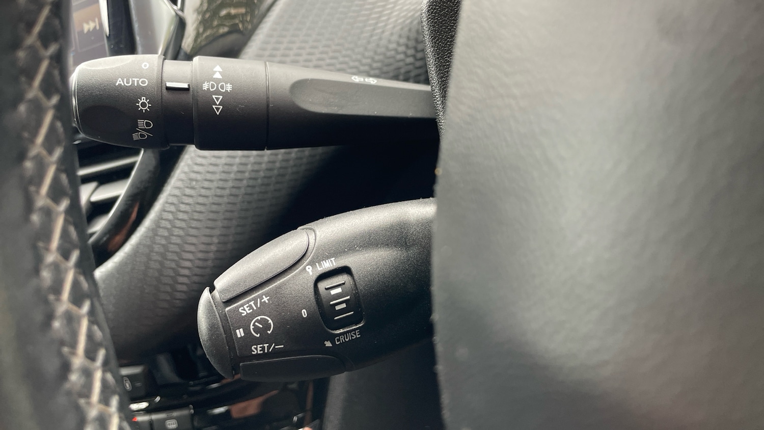 Used Peugeot 2008 2016 for sale - 76338265: Photo 27